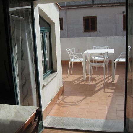 Nino'S Apartments Giardini Naxos Eksteriør bilde