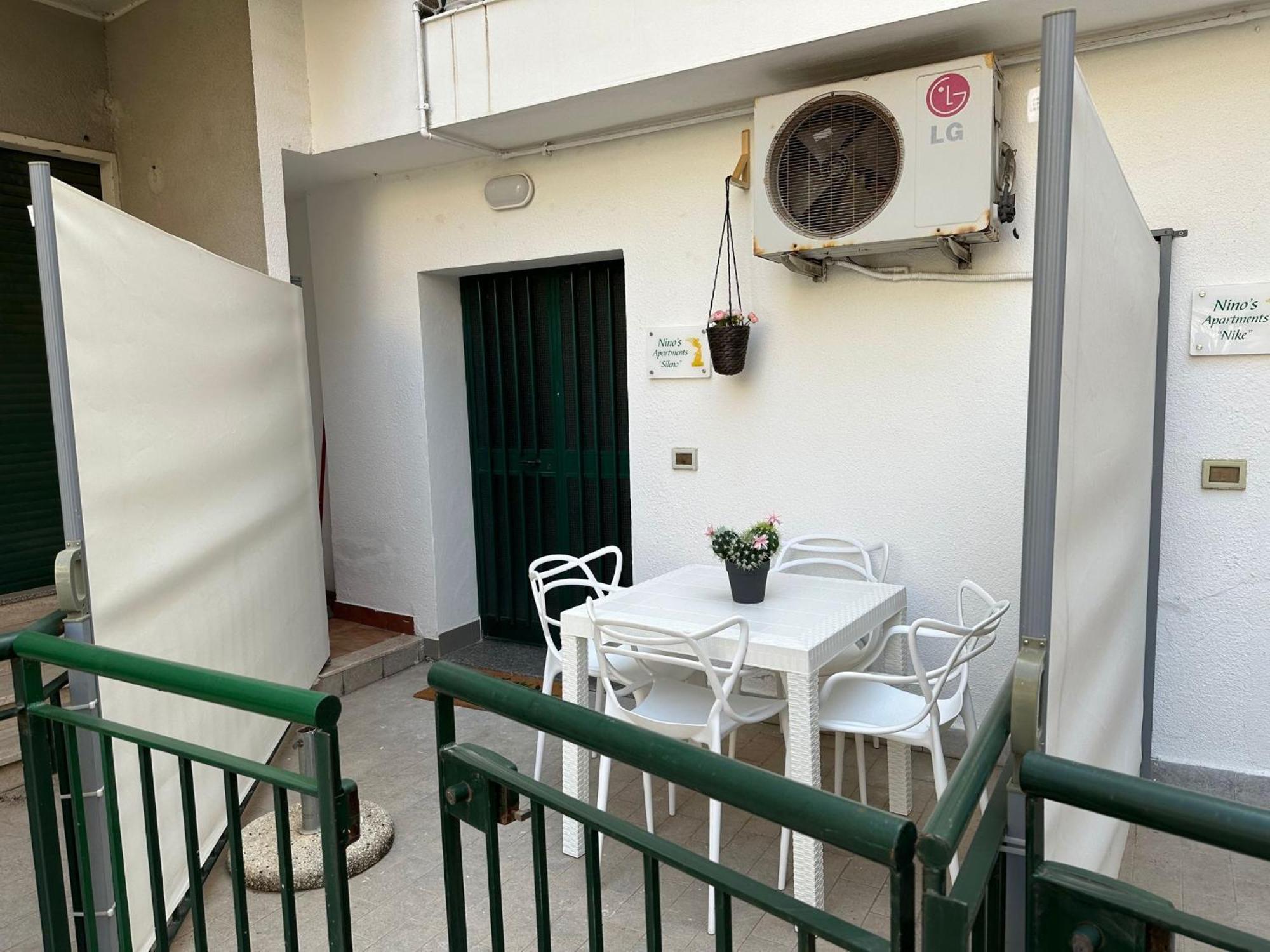 Nino'S Apartments Giardini Naxos Eksteriør bilde