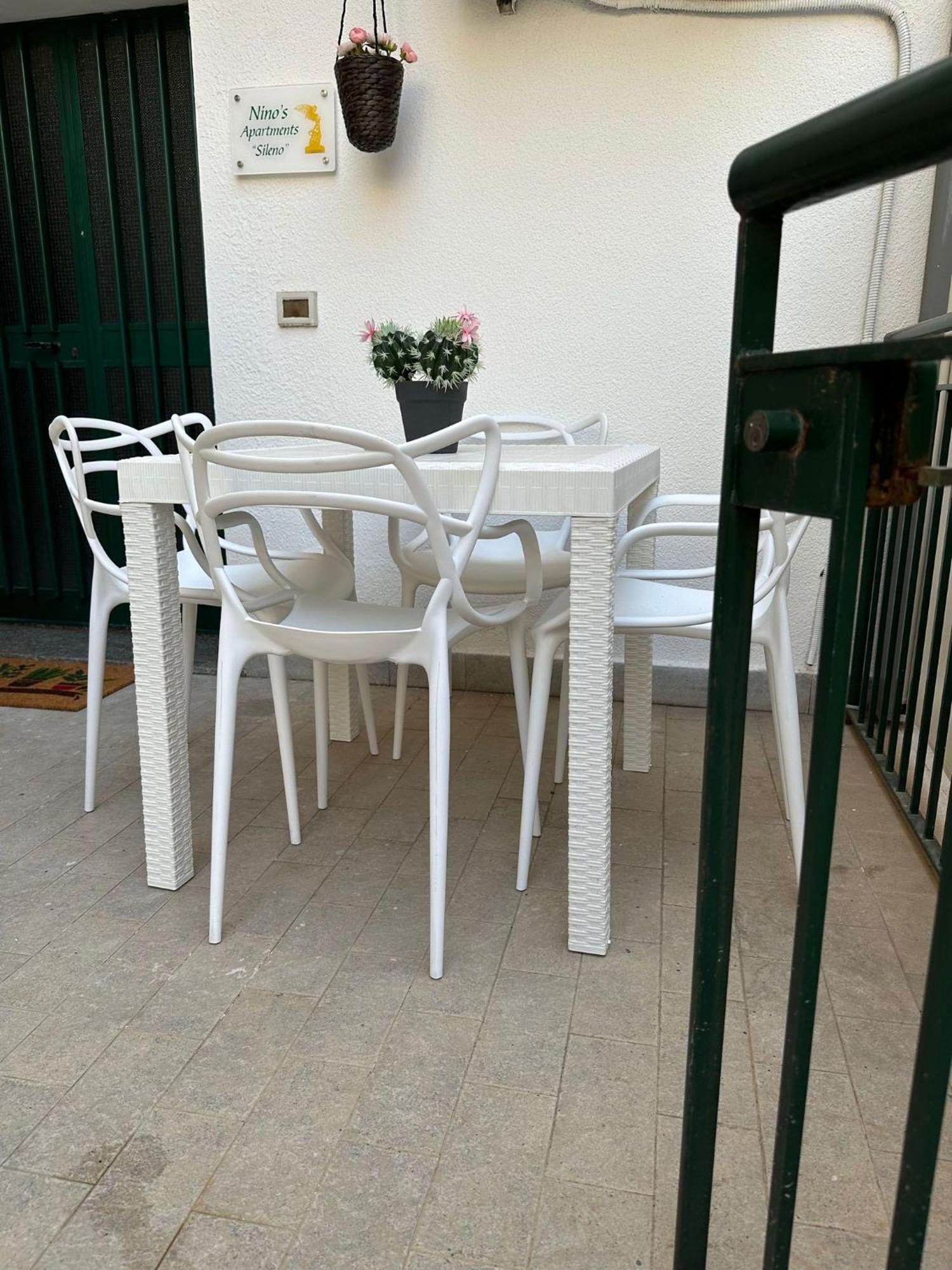 Nino'S Apartments Giardini Naxos Eksteriør bilde